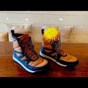 Sorel size 8 practically new